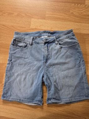 Parasuco Women's Light Wash Boyfriend Denim Shorts